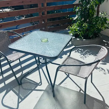 Daire Alekas Garden View *