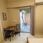 Alekas Garden View شقة